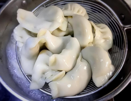 煮饺子要加几次冷水？煮出完美饺子看这里！